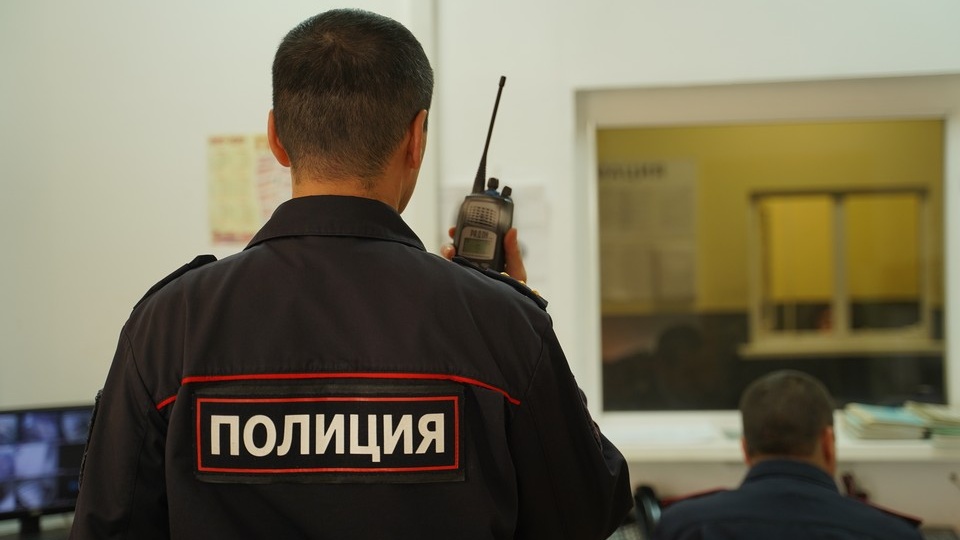 Житель Липецка нашел на ступеньках магазина телефон и попал под уголовное дело