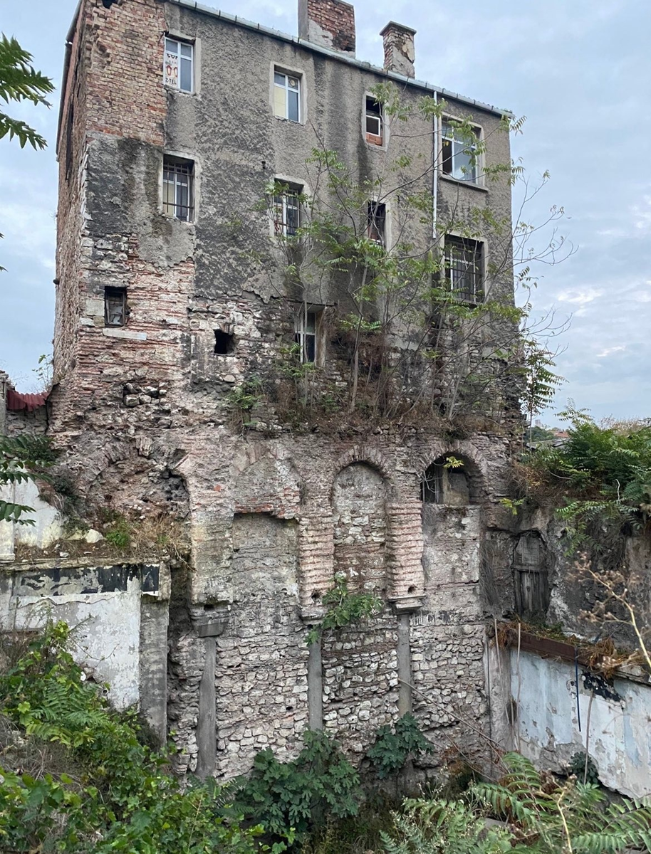 Бывшая резиденция подеста генуэзского самоуправления.