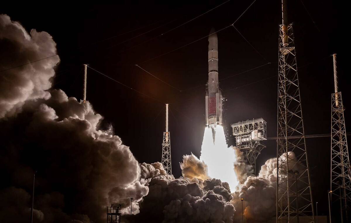 Трамп сокращает космические регулирования, пока NASA соревнуется с Китаем за Луну