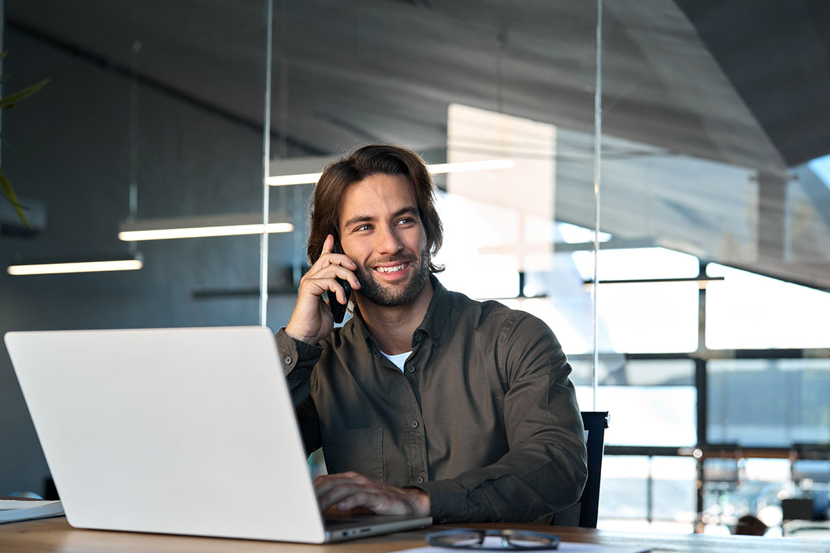 Нам повезло, ключевую ставку снижали, но необлагаемый налогом лимит в 2025 году будет большим. Источник: Shutterstock📷
