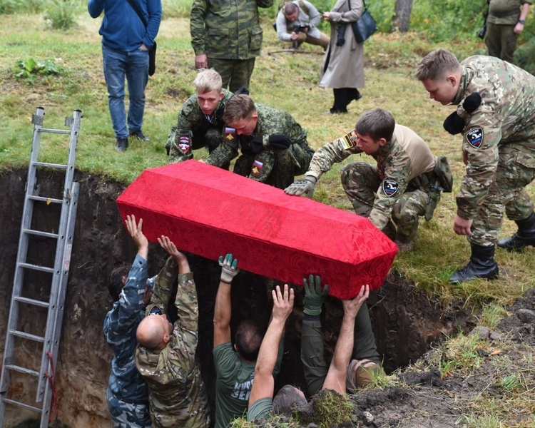     В Курске перезахоронили останки жертв фашизма и неонацизма