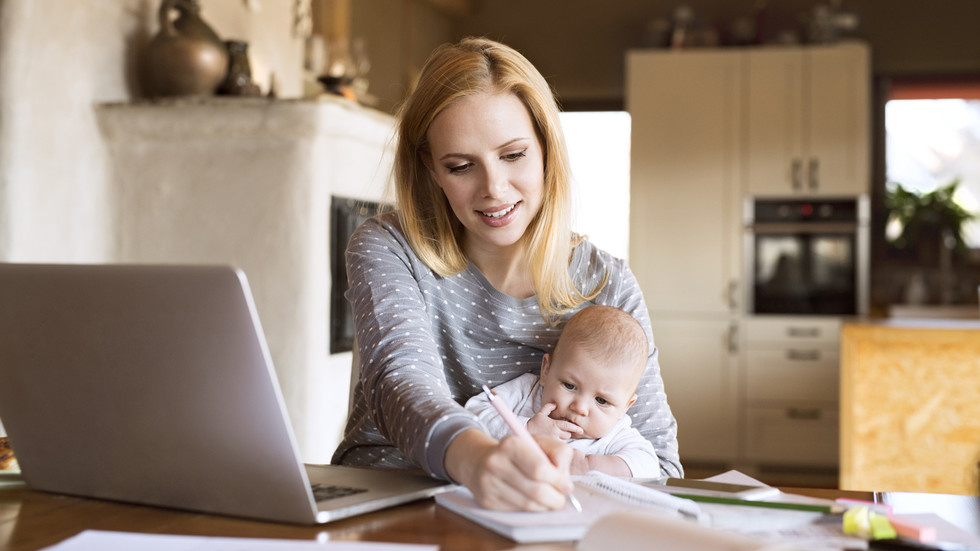 Картинка из интернета идеальная: ребёнок не кричит, не хватает ручку, не нажимает кнопки...а жизнь не идеальная совсем.
