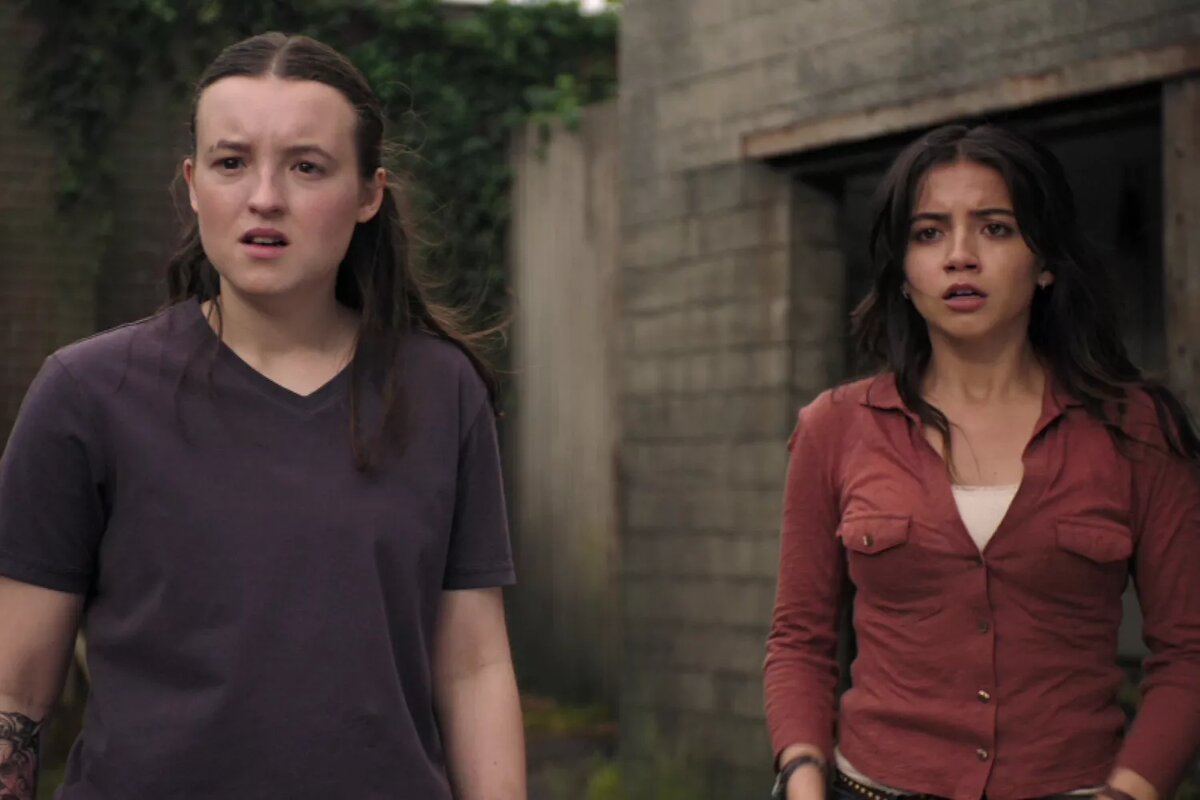 Белла Рэмси в роли Элли, Изабелла Мерсед в роли Дины во 2-м сезоне 4-й серии «Одни из нас»