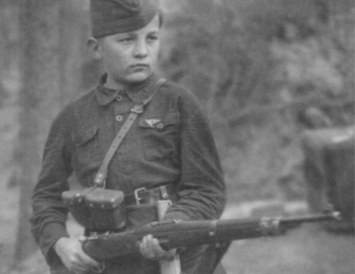 Как 12-летний мальчик один напал на батальон фашистов. Что с ним стало