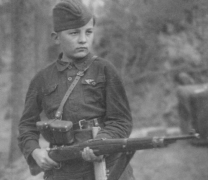 Сын полка из партизанского отряда в Белоруссии