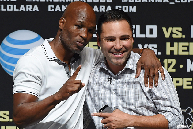 Бернард Хопкинс (слева) и Оскар Де Ла Хойя