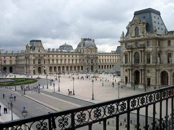 Париж. Лувр (первоначально – королевский дворец)