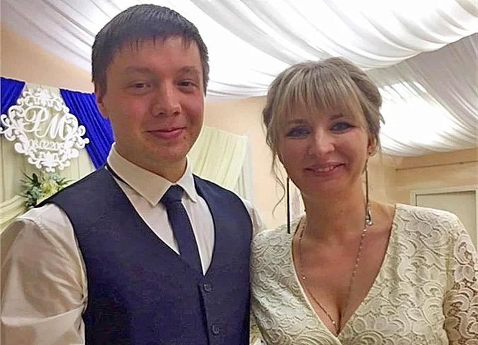 Красноярские педагоги Роман и Мария совместно готовили классное помещение к новому учебному году, а после поженились. Фото: личный архив героев публикации.