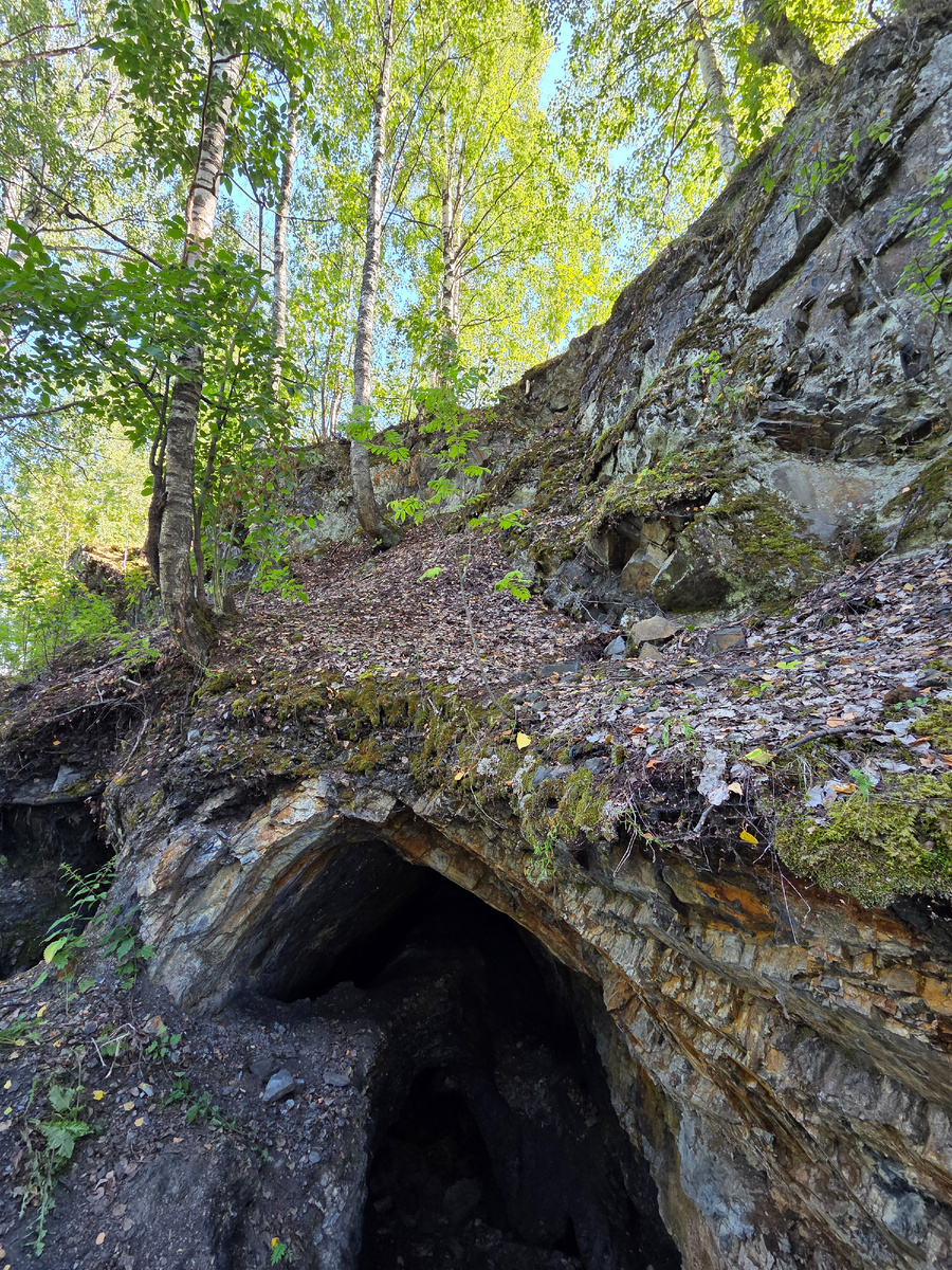 Вход в шунгитовую штольню