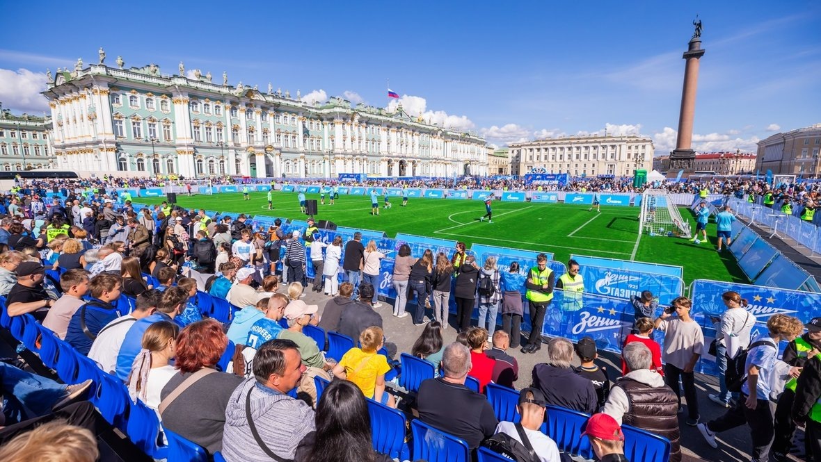    «Зенит» провел открытую тренировку на Дворцовой площади.Анна Мейер ФК «Зенит»