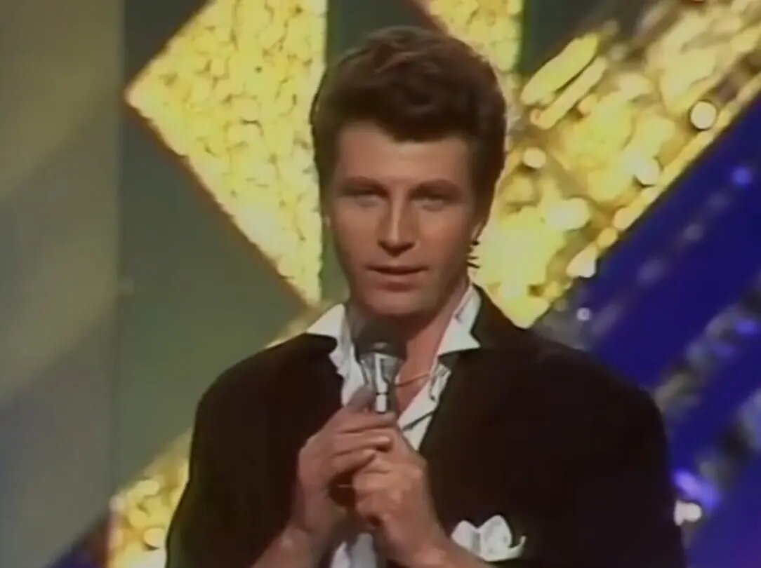    Ярослав Евдокимов. Фото: скриншот из выступления на песню «Фантазер» в соцсетях.