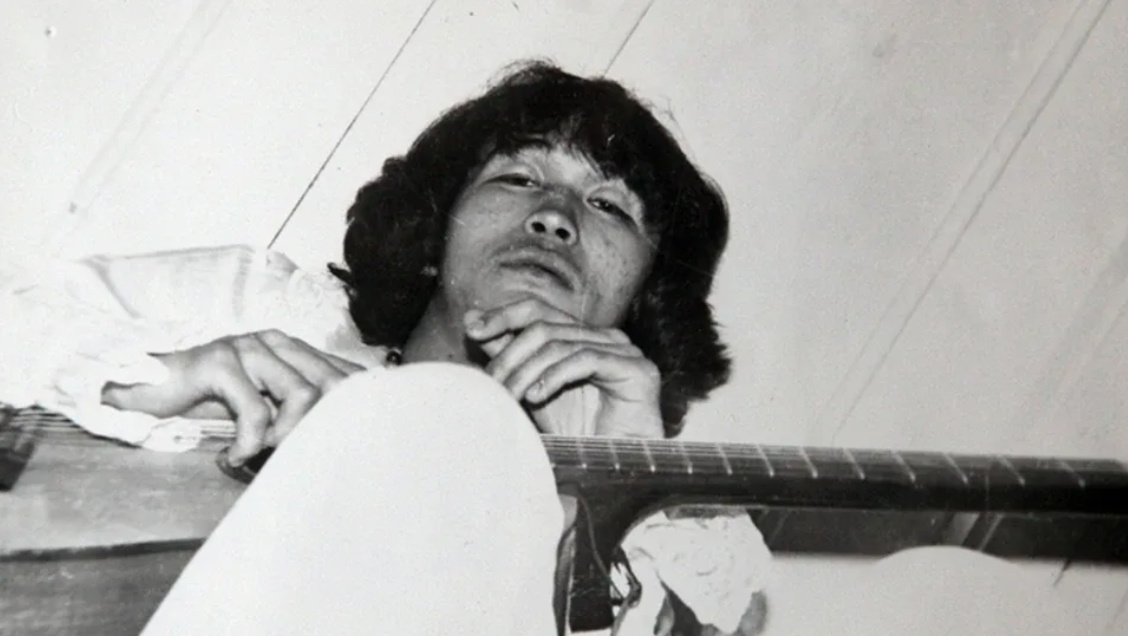 Виктор Цой (источник: https://www.spb.kp.ru/daily/26043.5/2957397/)