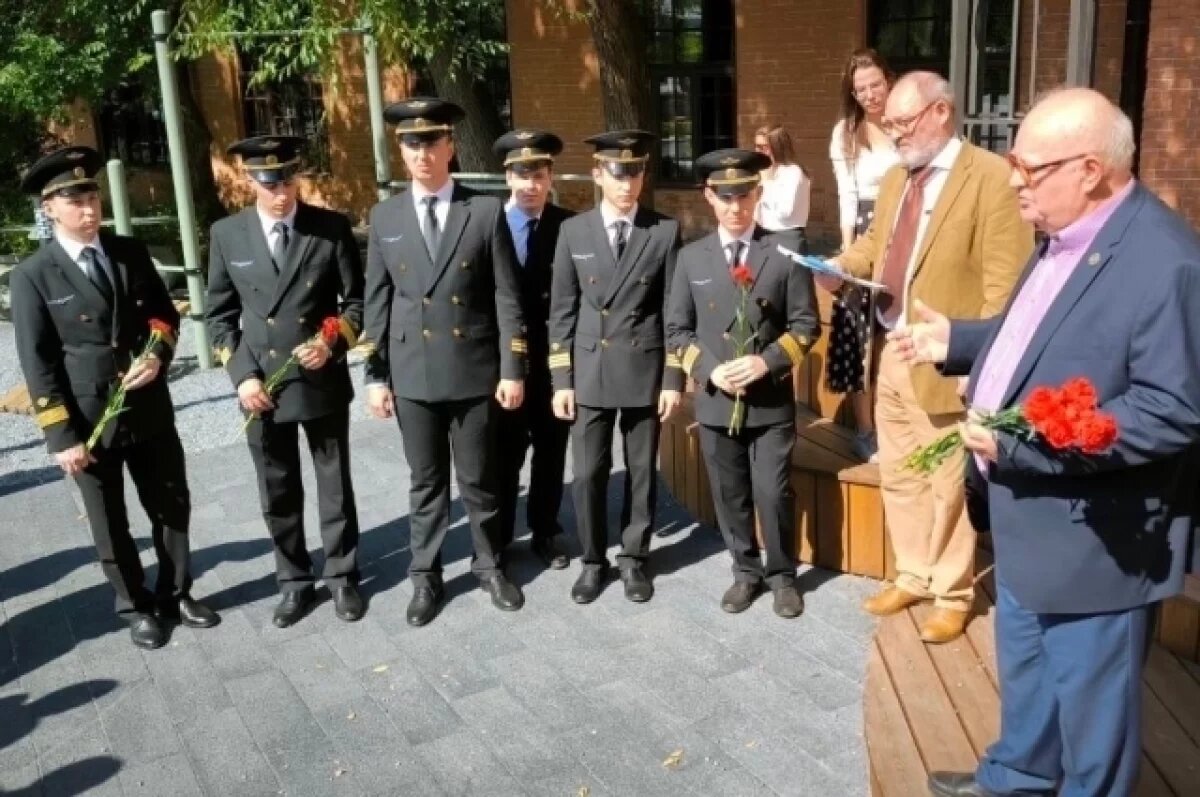    В Тюмени открыли постамент памяти легендарного летчика Эдуарда Лухта