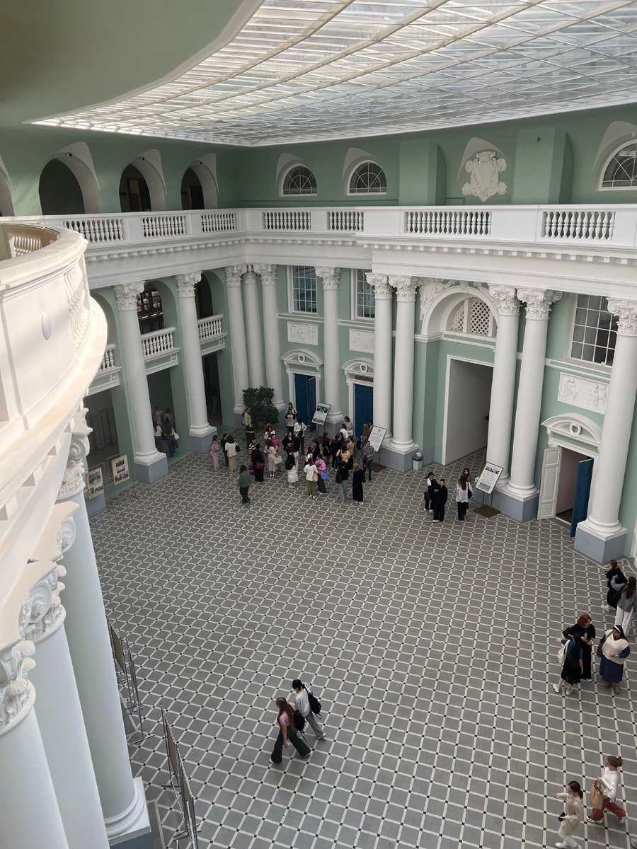 В главном здании Московского педагогического государственного университета. Фото из личного архива автора.