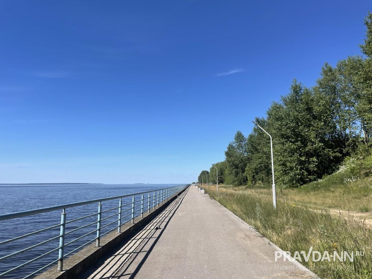    В Сокольском имеется длинная набережная с выходом на Горьковское водохранилище