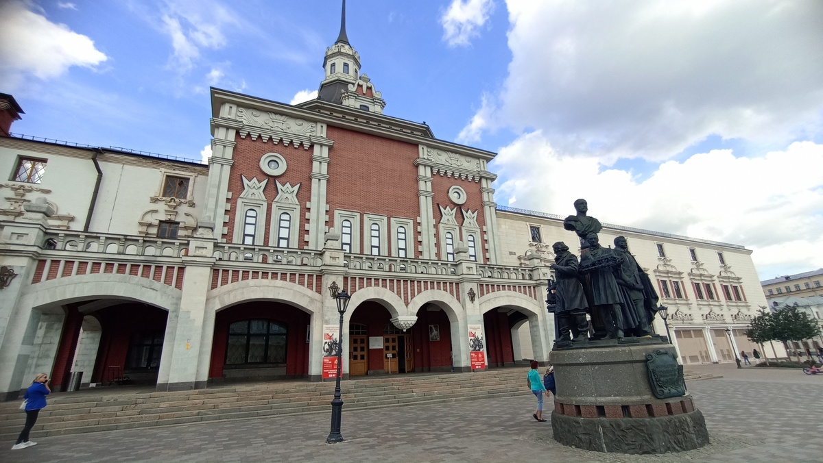 Памятник Создателям российских железных дорог