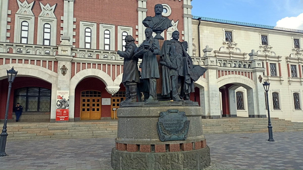 Памятник Создателям российских железных дорог