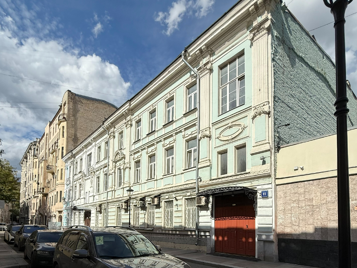 Фото автора канала. Улица Жуковского, 11.