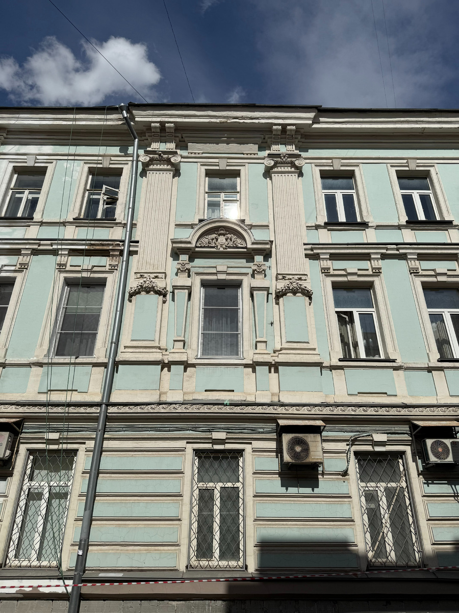 Фото автора канала. Улица Жуковского, 11.