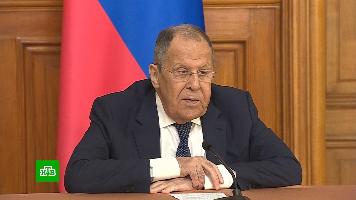    Лавров: Зеленский подменяет процесс урегулирования «эффектами в стиле КВН»