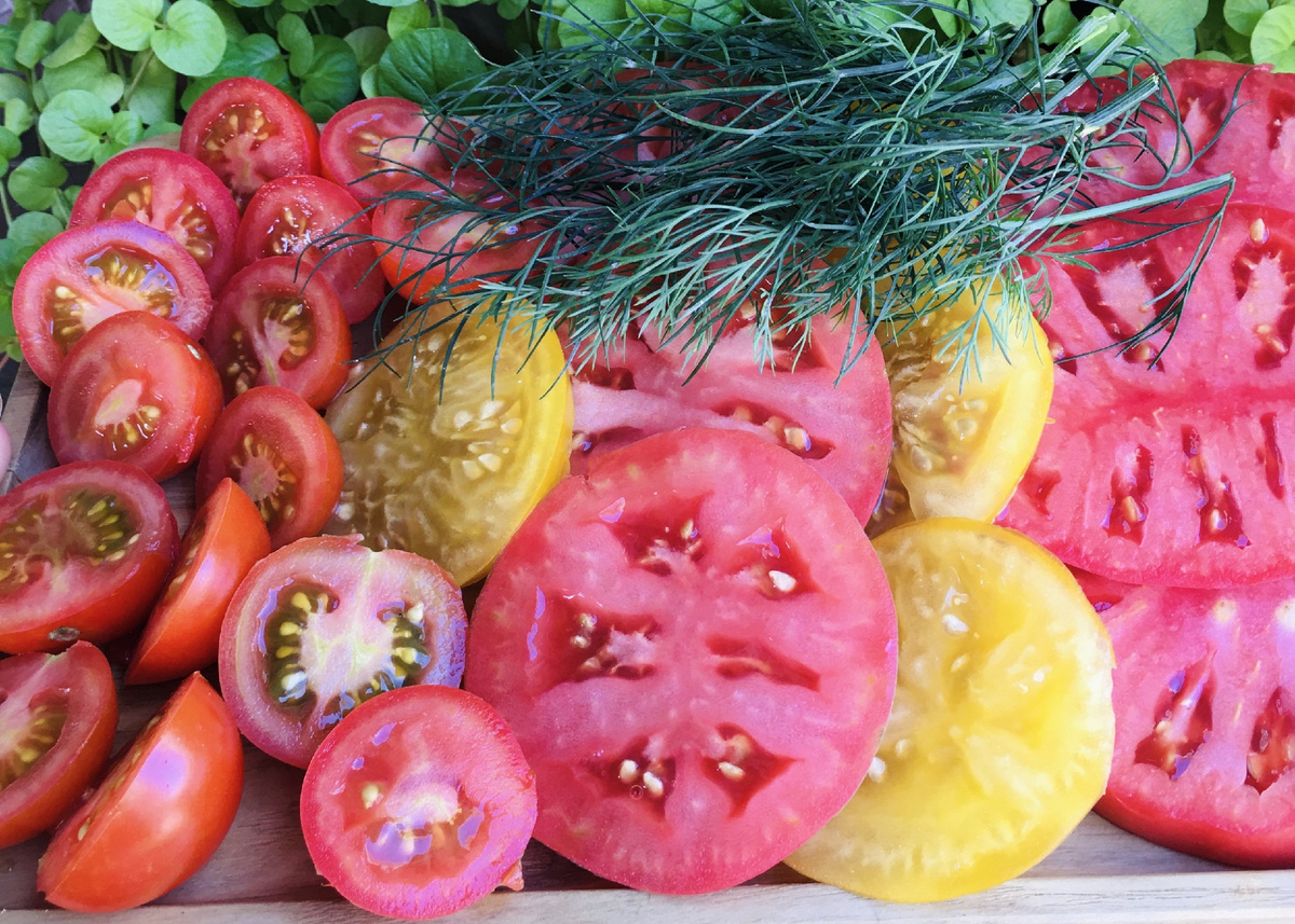 С овощами льняное масло сочетается отлично! Так что в качестве заправки для салата берите и не думайте.