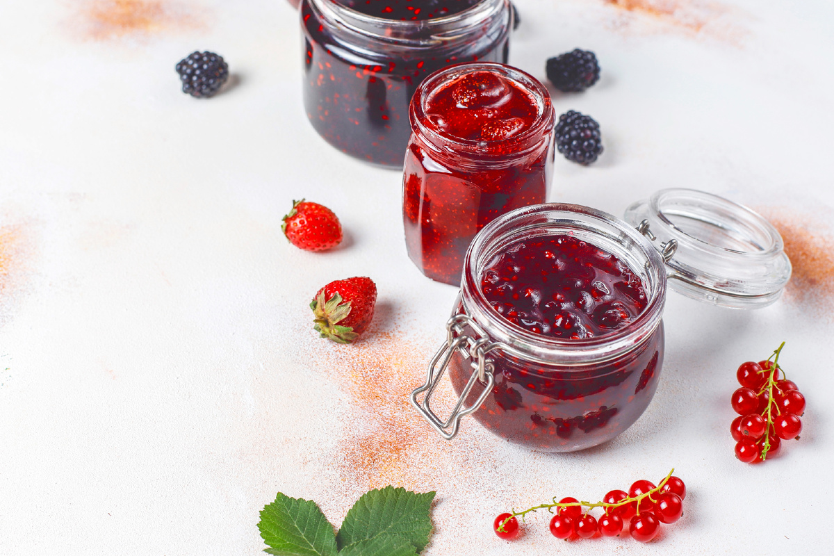 https://ru.freepik.com/free-photo/assortment-berry-jams-top-view_10979809.htm#fromView=search&page=1&position=7&uuid=77303b13-8ff1-40c7-969e-5c2f6bbb9566&query=%D0%B2%D0%B0%D1%80%D0%B5%D0%BD%D1%8C%D0%B5+%D0%B8%D0%B7+%D0%BC%D0%BE%D1%80%D0%BE%D1%88%D0%BA%D0%B8