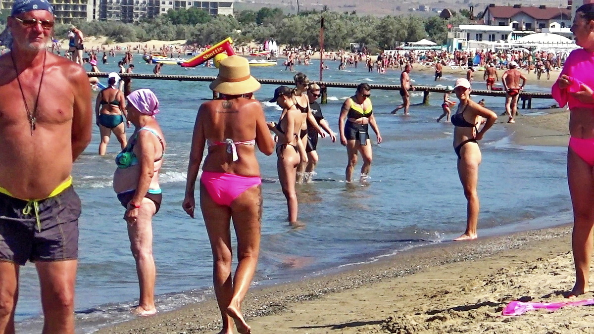 Пляж у причала в Анапе 22 августа 2025г.