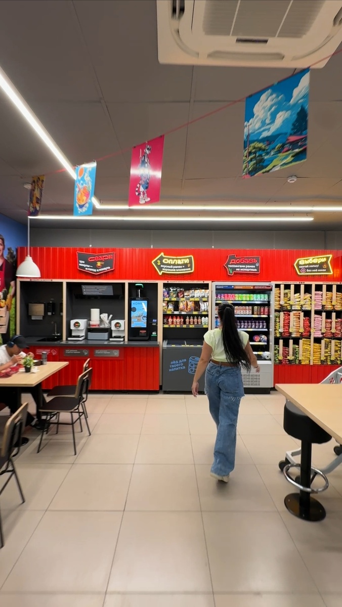 прямо в магазине рамен-бар