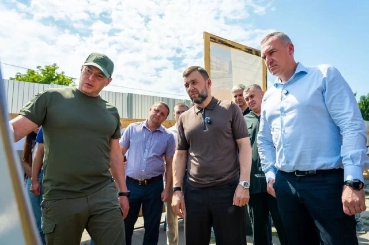    На выездном совещании представители Югры и руководство ДНР обсудили строительство новых объектов.