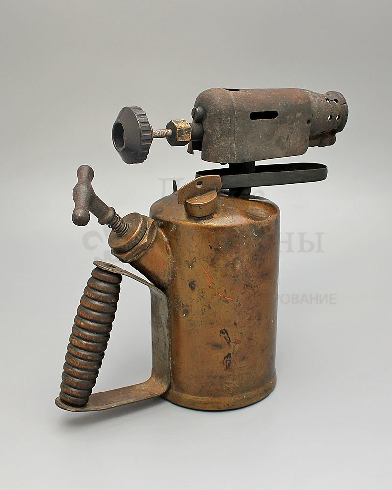 Старинная паяльная лампа, G. BARTHEL, клеймо две шпаги, Германия, 1-я пол. 20 в. Фото с нашего сайта dvaveka.ru