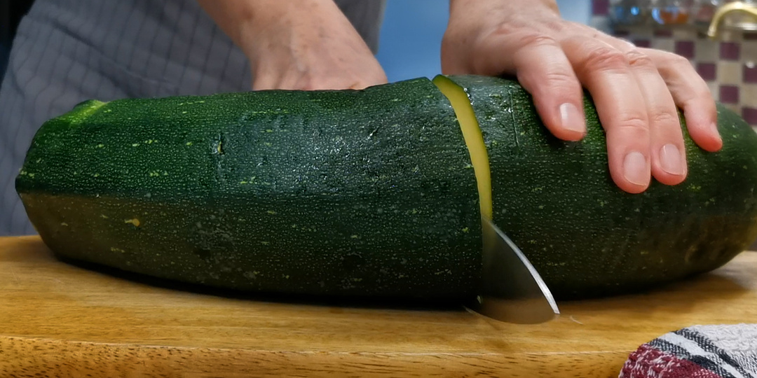 У меня даже старые переросшие кабачки не пропадают. Такую вкусноту из них готовлю, объедение