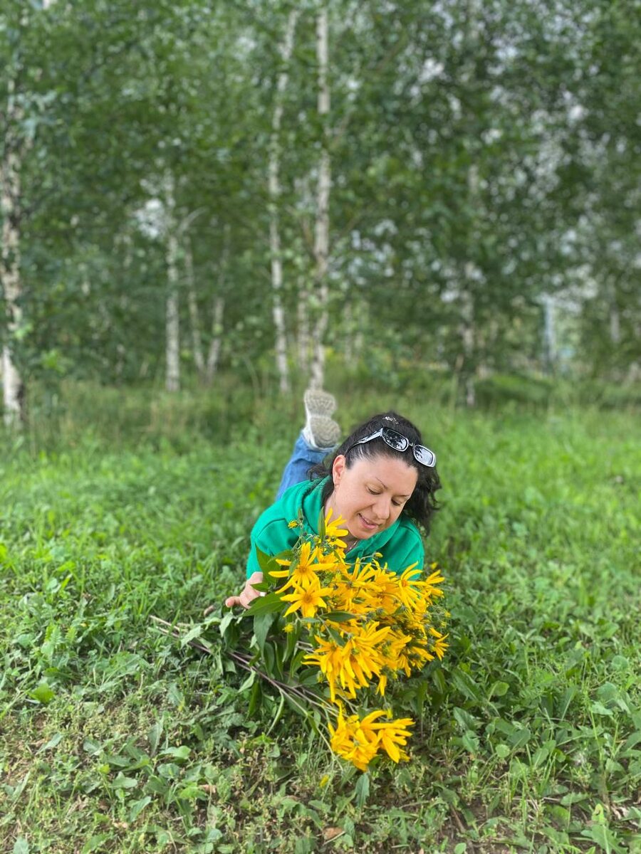 🌻✨ Яркие акценты для вашего интерьера! ✨🌻



Подсолнухи – это не просто цветы, а настоящие солнечные лучики, которые привносят тепло и радость в любой уголок вашего дома! 🌞💛



Если вы хотите добавить немного яркости и жизнерадостности в свой интерьер, обратите внимание на несколько идей:





 1.  Цветочные композиции : Создайте Stunning букеты из подсолнухов в вазе на столе. Они станут прекрасным центром внимания и поднимут настроение!

 

 2.  Арт-декор : Подсолнухи могут стать вдохновением для оригинальных картин или текстиля. Выбирайте подушки и картины с этим ярким мотивом.

 

 3.  Кухонные акценты : Используйте подсолнухи в оформлении кухонных принадлежностей или посуды. Они добавят веселья в ваши кулинарные приключения!

 

 4.  Составление гармонии : Сочетайте подсолнухи с другими цветами и природными элементами: зелёными растениями, деревянными деталями и нейтральными оттенками – так вы создадите уютное и стильное пространство.

 

 5.  Летний флёр : Подсолнухи идеально подойдут для оформления террасы или балкона. Создайте атмосферу летнего праздника прямо у себя дома!

 



💛🌻 Делитесь своими идеями оформления интерьера с подсолнухами в комментариях! Как вы используете эти солнечные цветы в своём доме? 📸👇



#подсолнухи #интерьер #дизайн