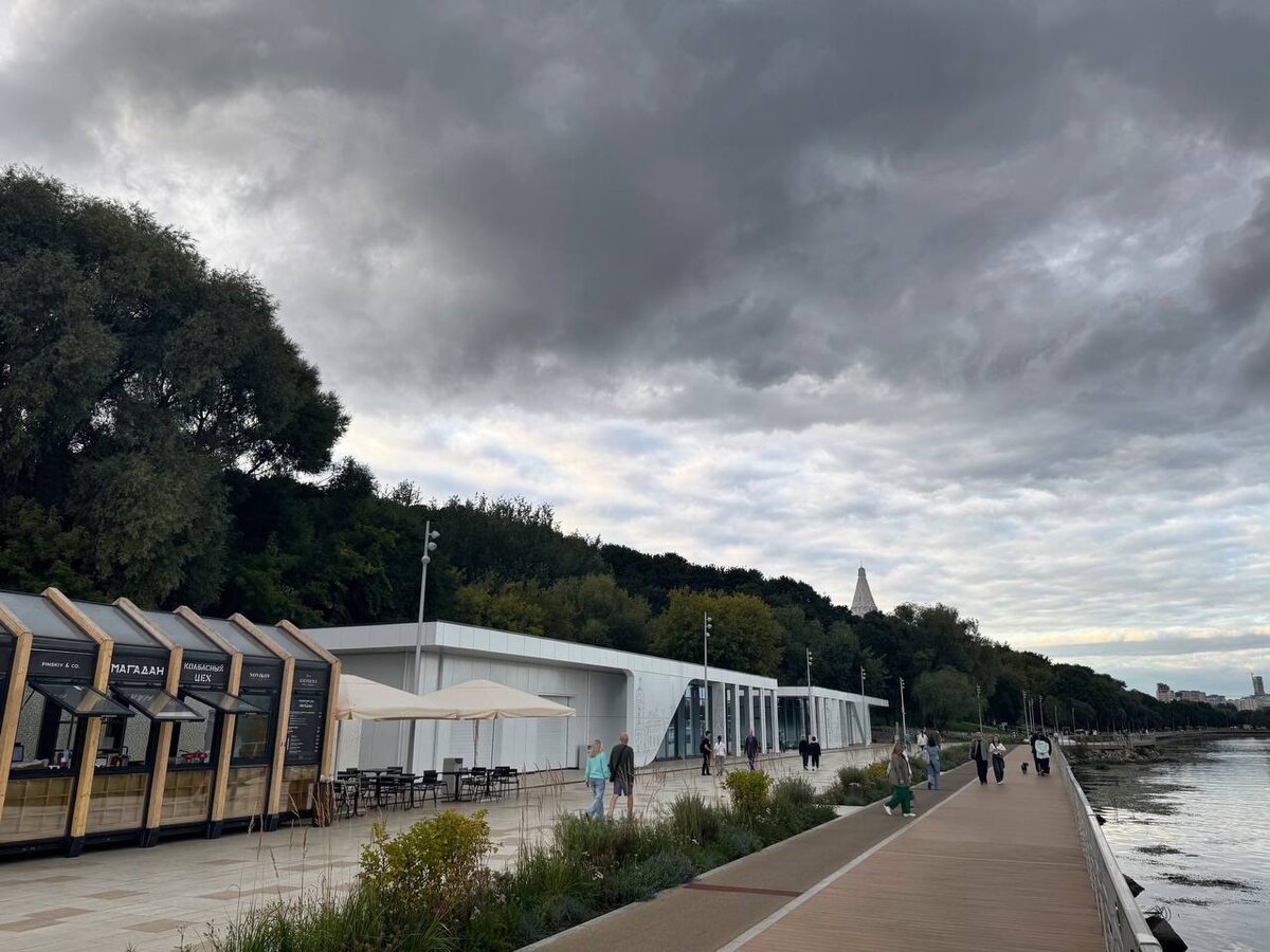 В этой галерее — 3 снимка новой набережной. 