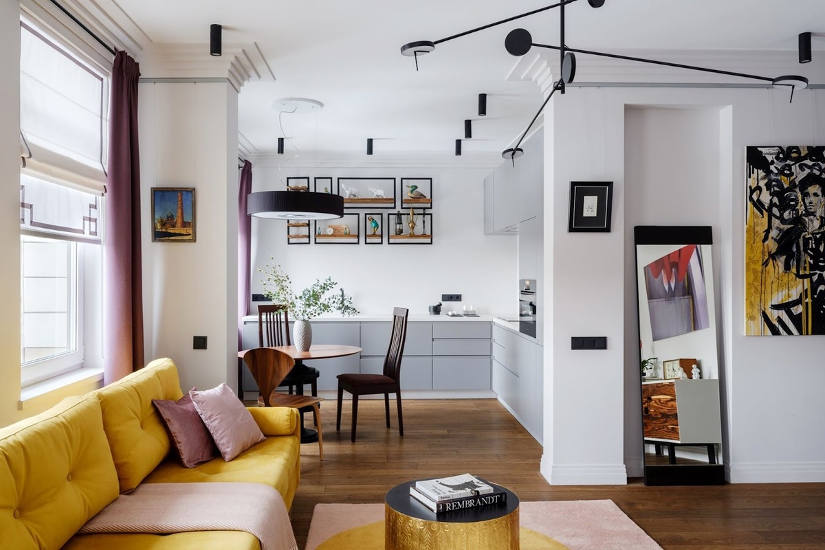 На фото: кухня-гостиная в квартире 58 кв.м в г. Москве. Дизайнер: Екатерина Бурдина (@burddesign); фото из личного архива дизайнера