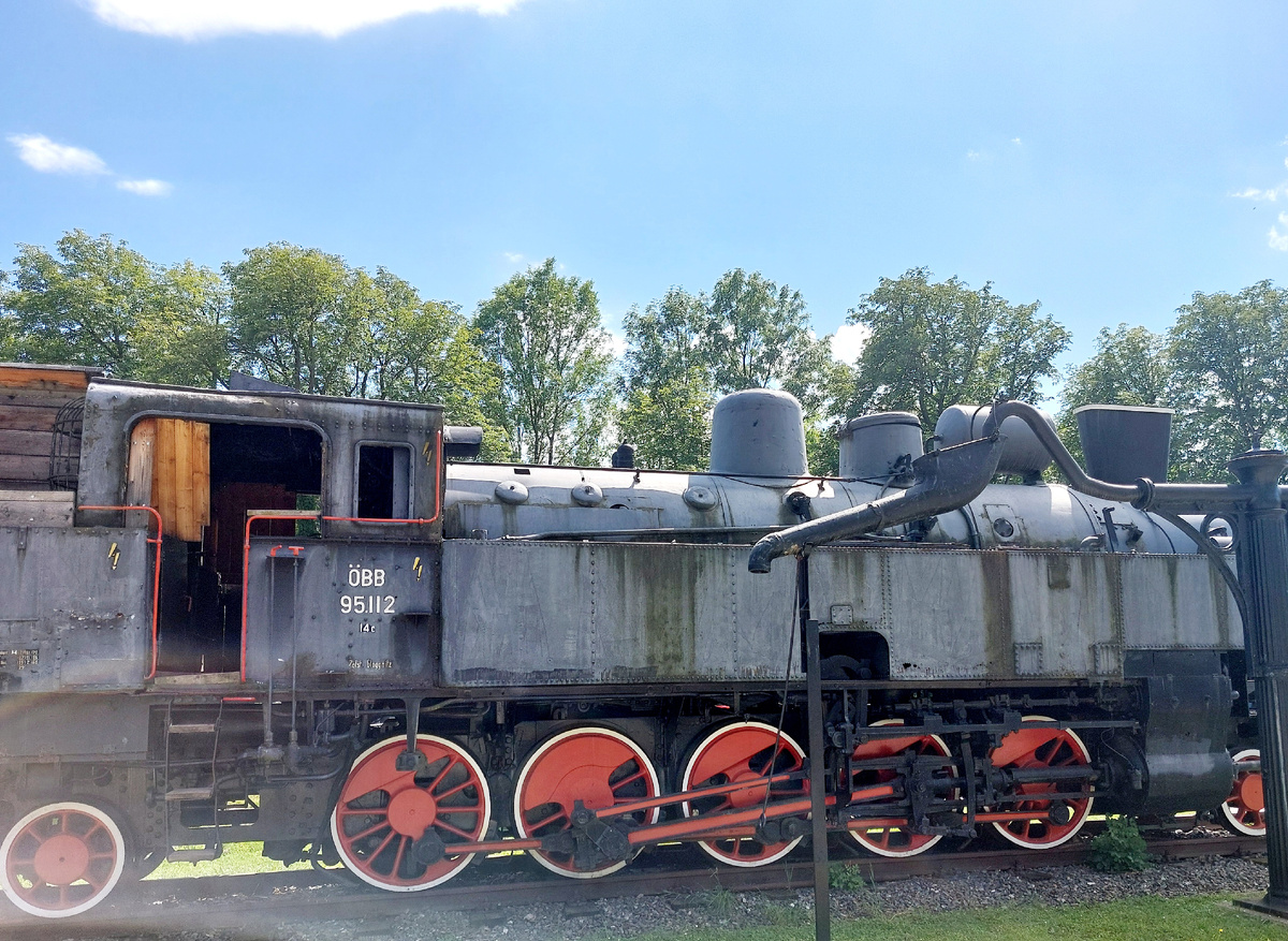 Это, конечно, не электричка из Ярославля в Рыбинск, но тоже ж/д)