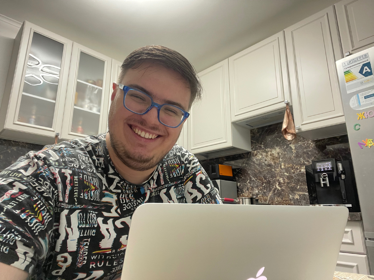 А здесь я уже самозанятый. Точно не вспомню, работал уже репетитором или еще риэлтором, но сам факт. Фото: Михаил Лайф Влог