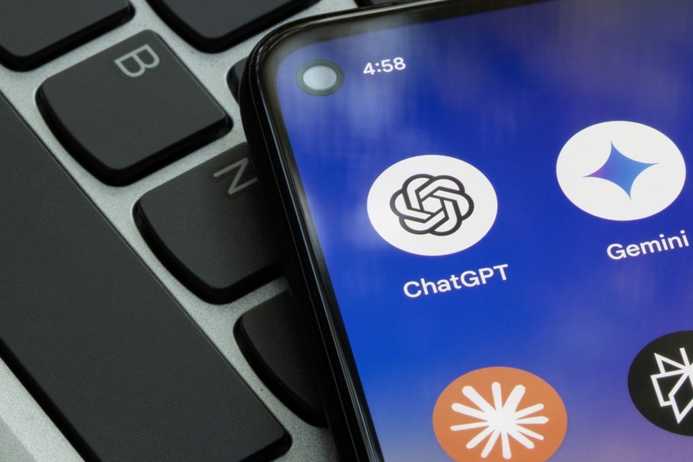    Сайт ChatGPT вошел в десятку самых популярных в мире. / Фото: iStock