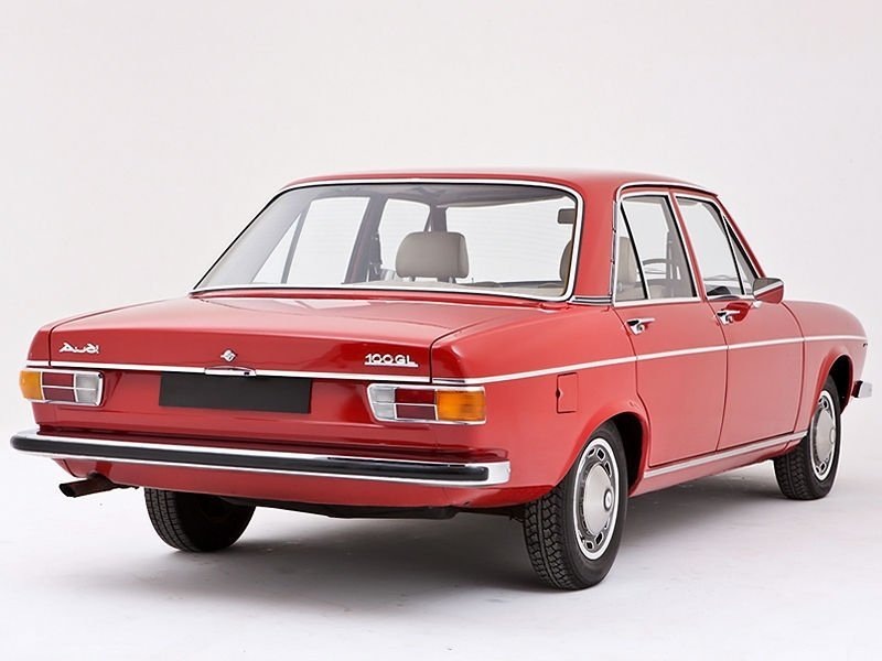 Audi 100 1 поколение (C1)