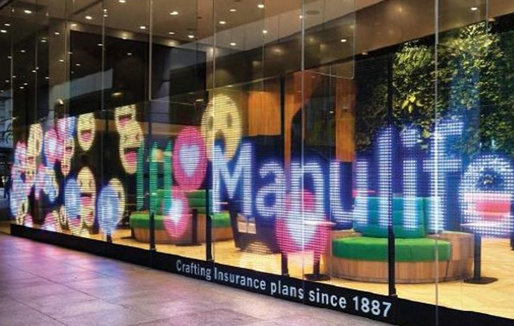 Лед-пленка на фасаде магазина