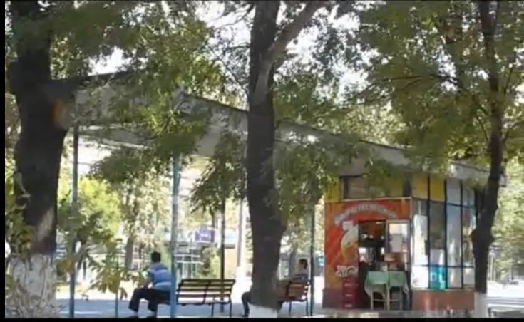 Остановка у театра