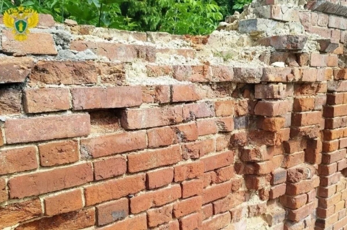    В Туле прокуратура внесла представление из-за разрушения стены кладбища