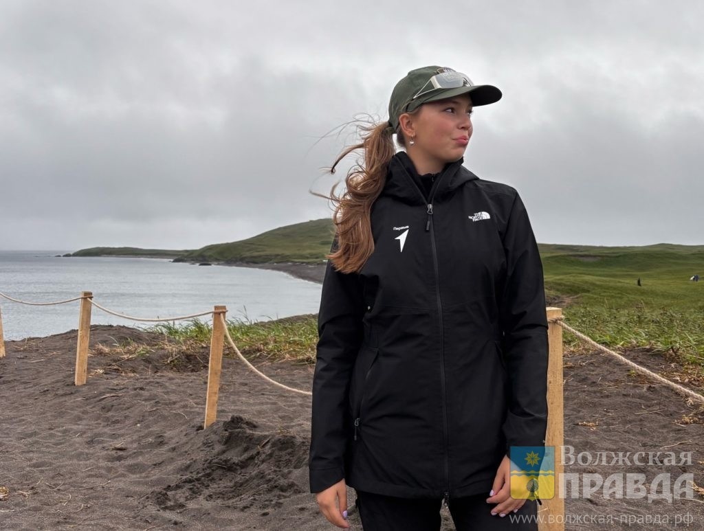 Алиса Колодина. Суровый инеобитаемый Шумшу.📷    Ели шикшу на Шумшу: школьница из Волжского побывала в экспедиции на Курилах
