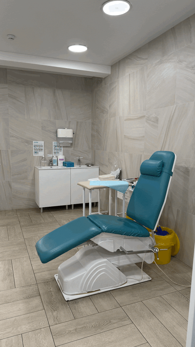 Я выбирала между Гемотестом и Инвитро и выбрала второй вариант (просто из-за близости отделения, в котором можно было сдать дыхательный тест). Почему-то только одно отделение Гемотеста в нашем городе берет этот анализ, очень странно