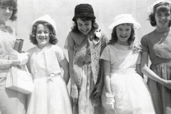 Сильвия крайняя справа. Фото с сайта: allthatsinteresting.com/gertrude-baniszewski