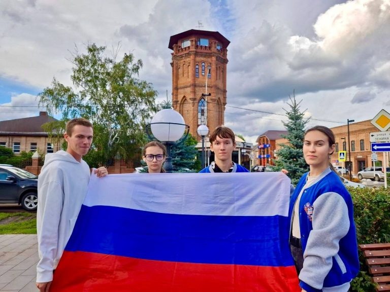    В Оренбуржье отметили День Государственного флага России Оренбуржье