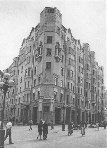 Угловой дом на Арбате.Фото инет- свободный доступ.