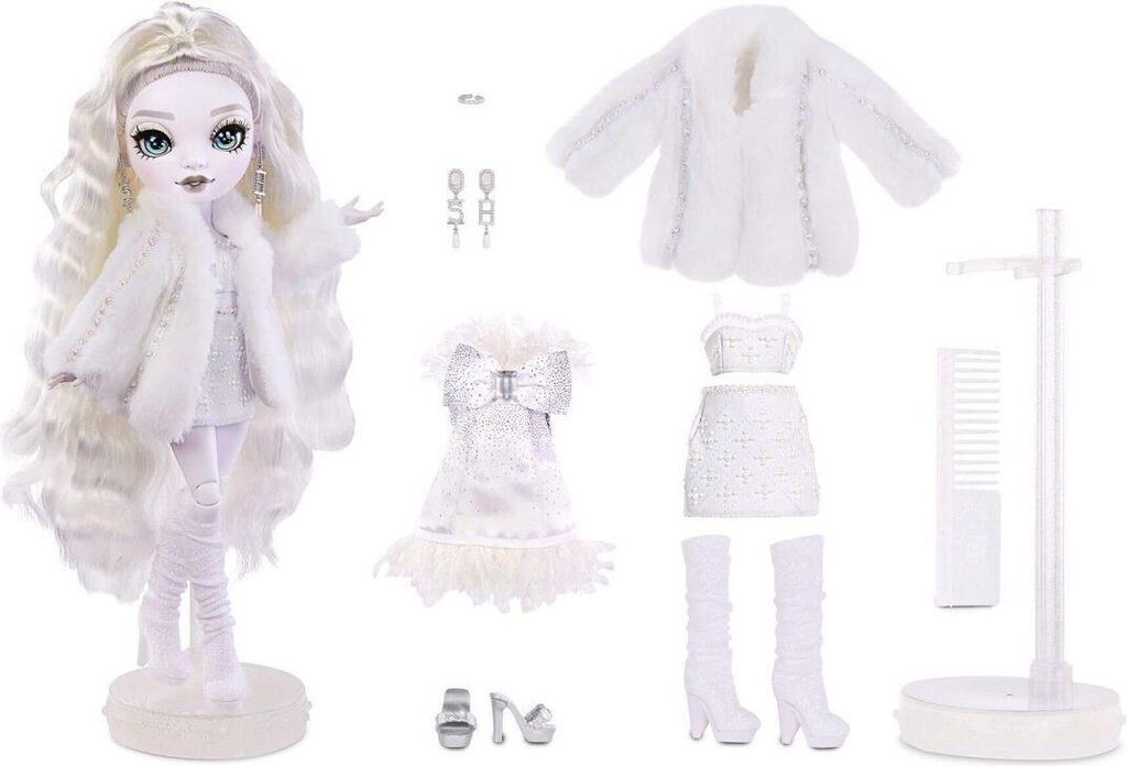 Во-первых, она очаровшка, во-вторых, у нее есть шуба, ну и в-третьих, как можно пройти мимо куклы по имени Наташа Зима?! (промо-фото)