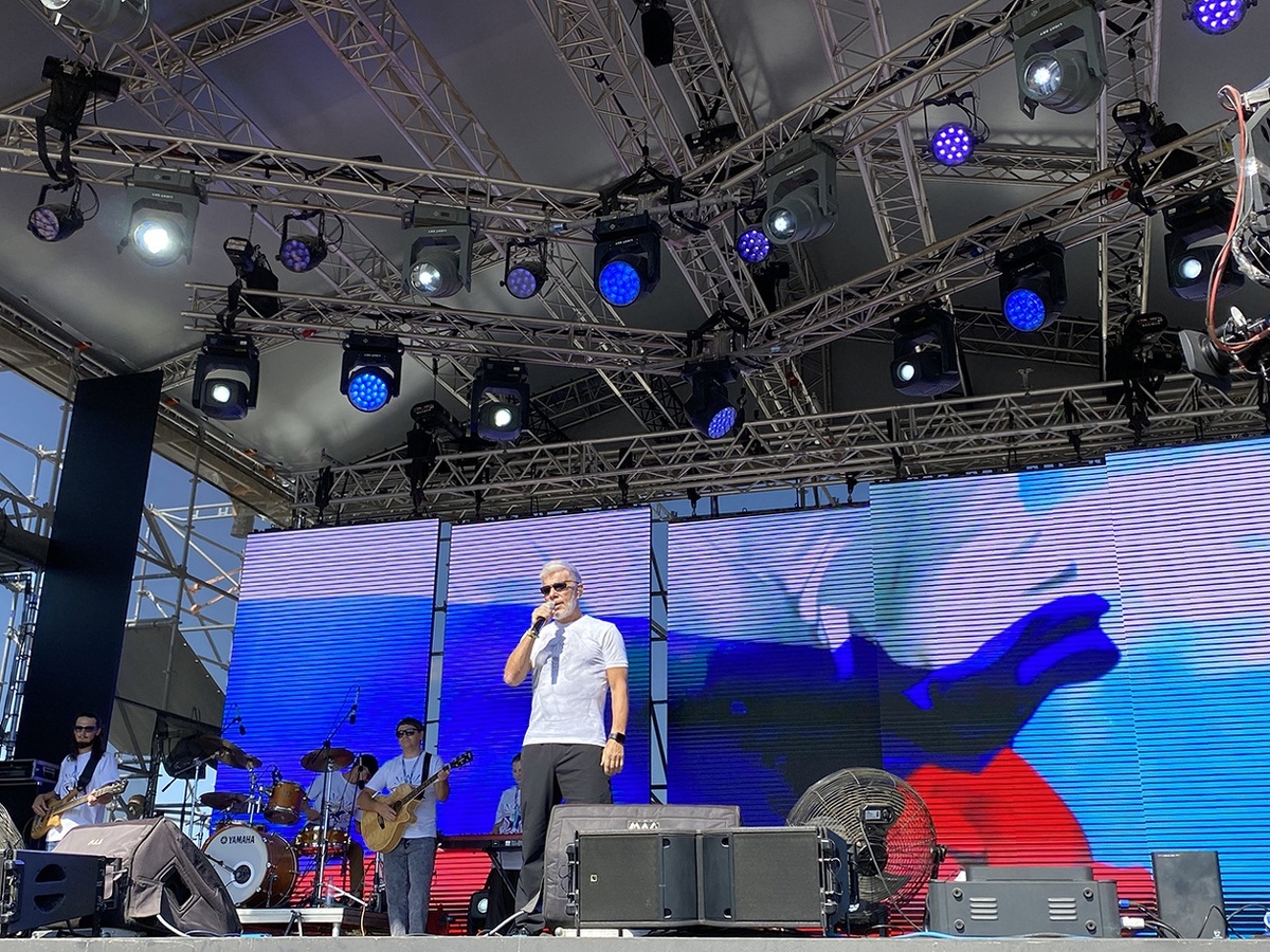 Олег Газманов подчеркнул значение флага для всех россиян.  Фото: ФедералПресс / Анастасия Алимпиева