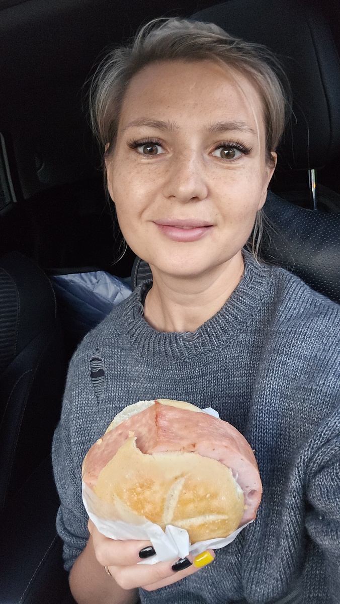 А это я, Сытая Стрекоза. Всегда при еде!