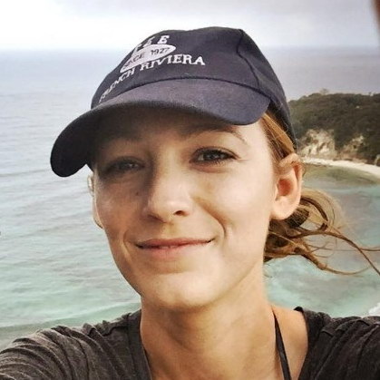     Блейк Лайвли снимется в романтической комедии о выживании на острове